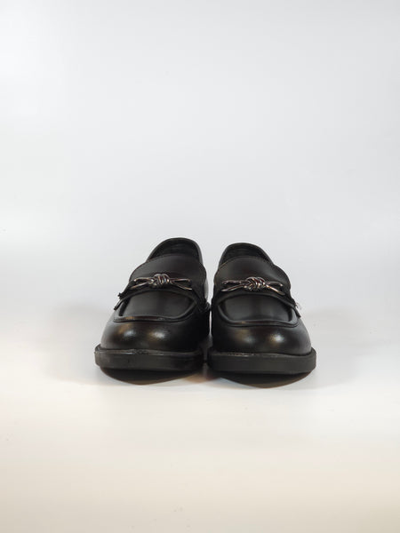 KAMMI - MOCASSINO NERO CON MORSETTO A NODO ARGENTATO BRUNITO PER DONNA 04