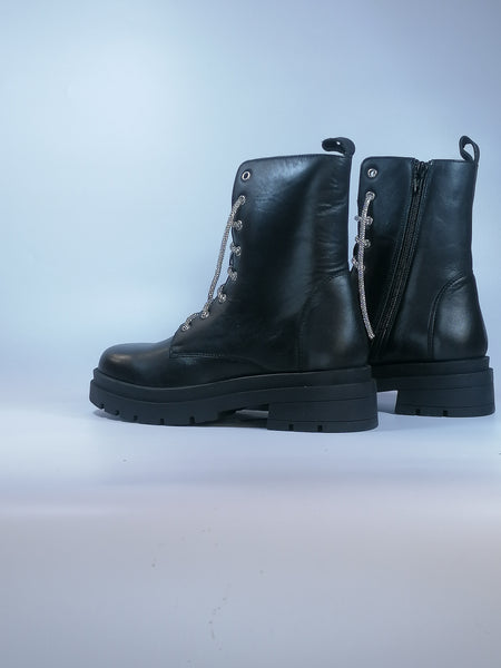 KAMMI - ANFIBIO COMBAT IN PELLE NERA PER DONNA CON LACCI IN STRASS E CERNIERA INTERNA NAOMI16