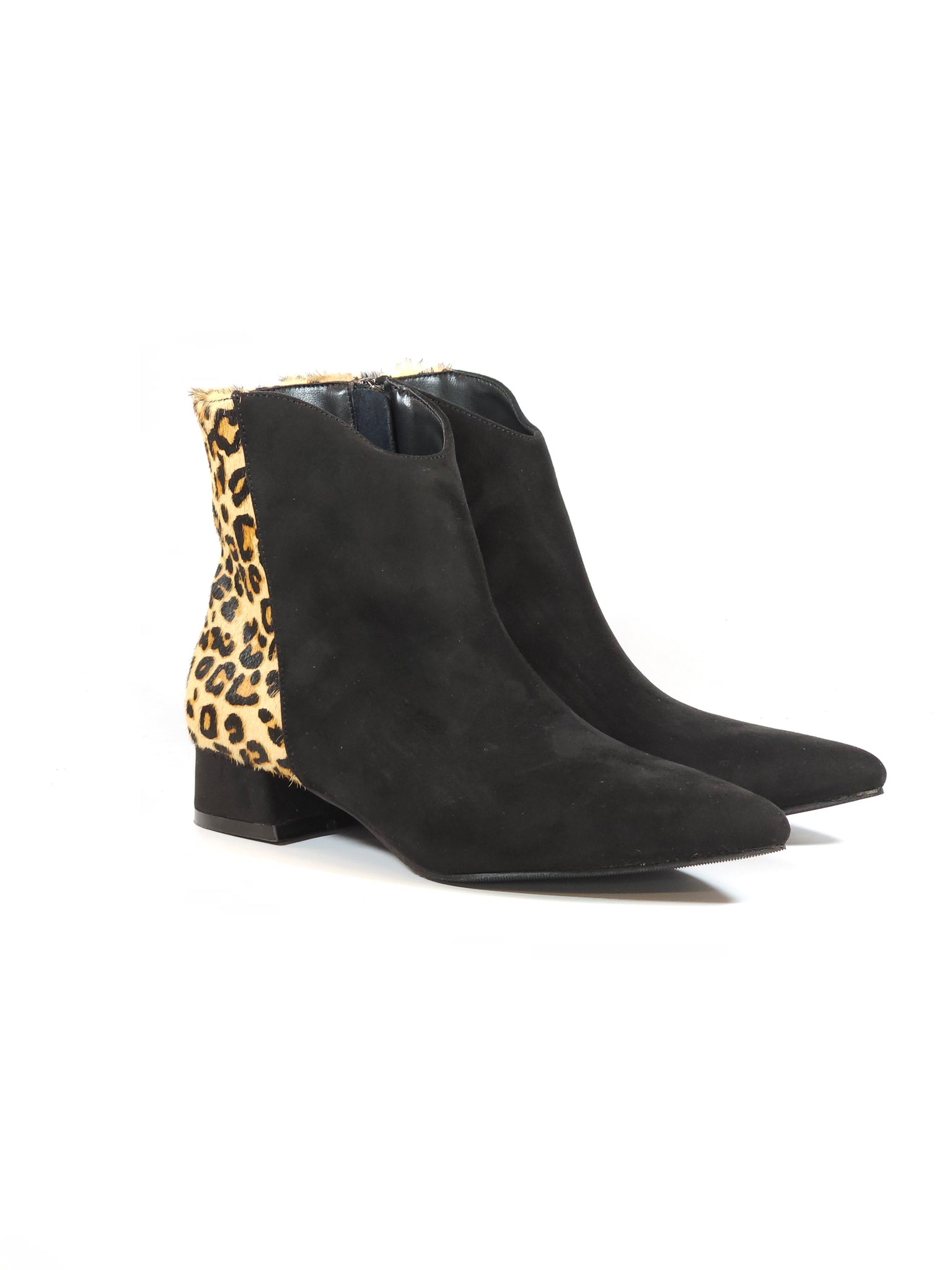 V. - TRONCHETTO ELEGANTE A PUNTA IN PELLE SCAMOSCIATA NERA E ANIMALIER LEO CON SOTTOPIEDE IMBOTTITO MORBIDO E TACCO 3 CM YH12-01M