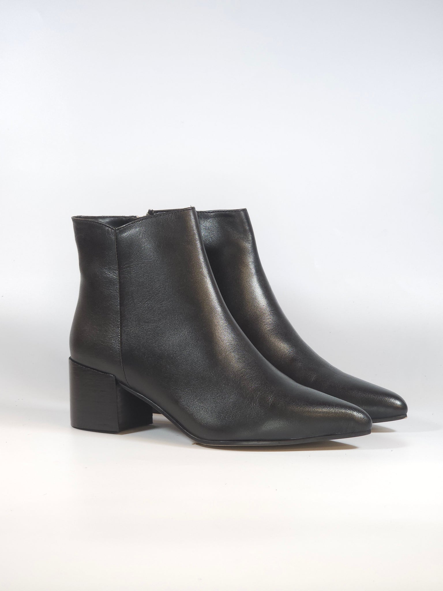 KAMMI - TRONCHETTO IN PELLE NERA CON ZIP INTERNA E TACCO 5 CM PER DONNA ADA1