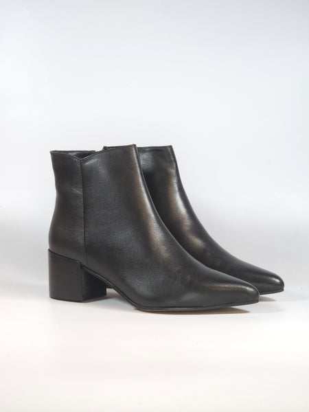 KAMMI - TRONCHETTO IN PELLE NERA CON ZIP INTERNA E TACCO 5 CM PER DONNA ADA1