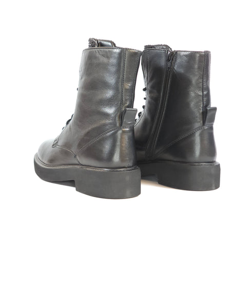 KAMMI - STIVALETTO ANFIBIO IN PELLE MORBIDA NERA CON STRASS SULLA LINGUETTA MARA2