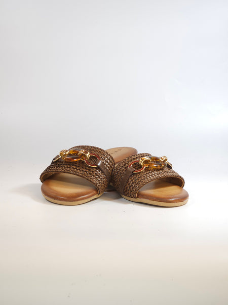 KAMMI - CIABATTA DONNA IN PELLE MARRONE CON DETTAGLIO DORATO E CON SOTTOPIEDE IMBOTTITO 1141