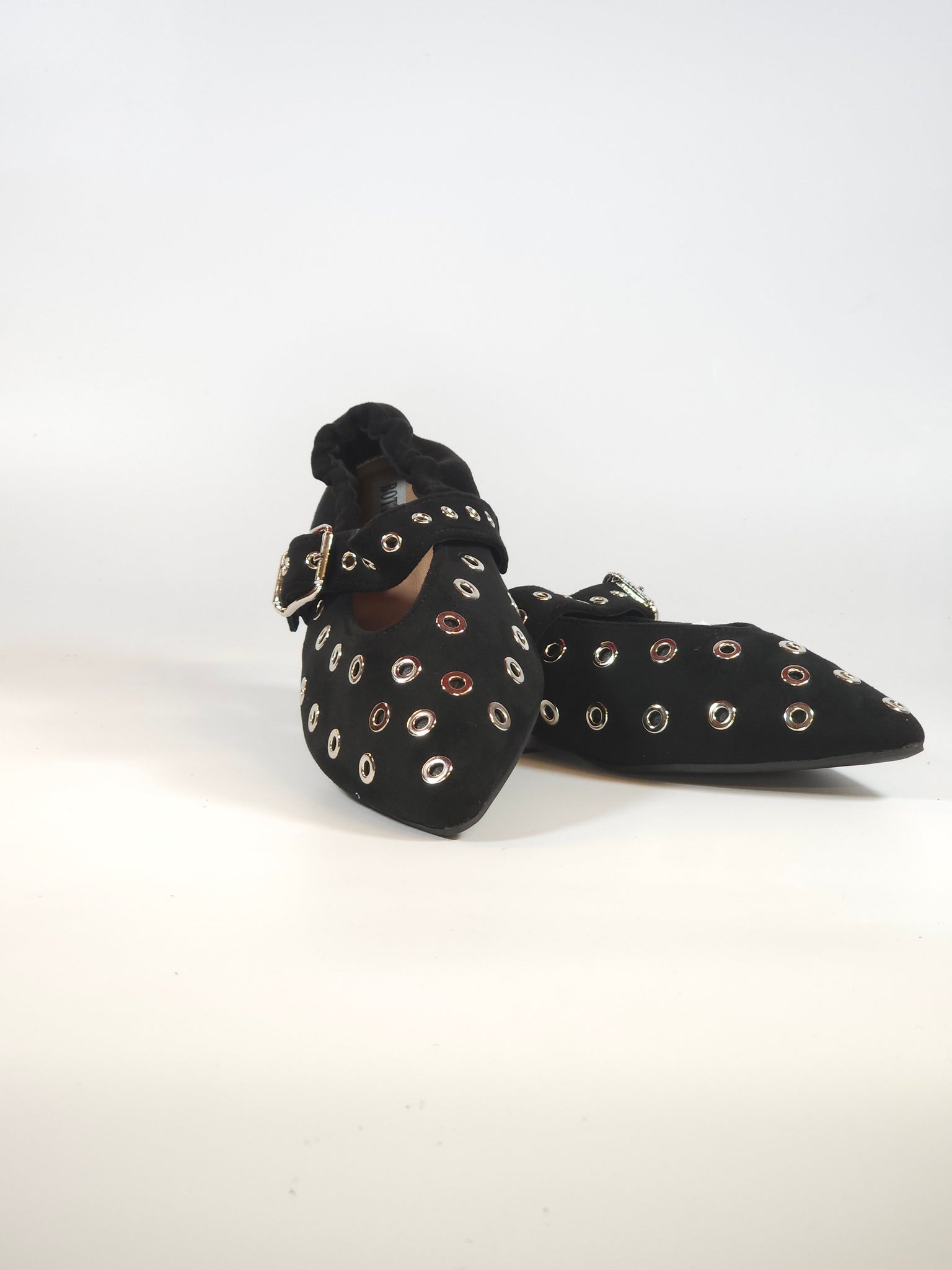 dalzoppo.it - BALLERINA SCAMOSCIATA NERA CON BORCHIE E CINTURINO PER DONNA RY91