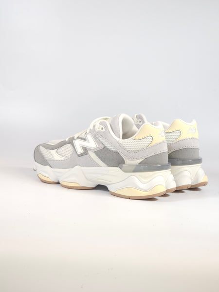 NEW BALANCE - SCARPA DA GINNASTICA 9060 UNISEX MODA BIANCA E GRIGIA AB