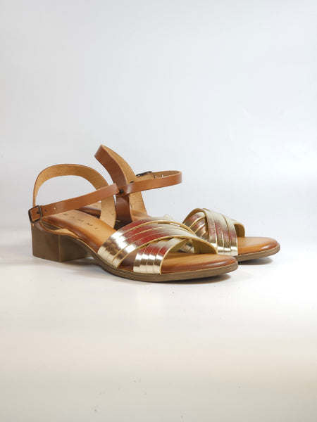 KAMMI - SANDALO DONNA IN PELLE CUOIO E DORATO INCROCIATO E SOTTOPIEDE IMBOTTITO CON TACCO 5 CM 1145t