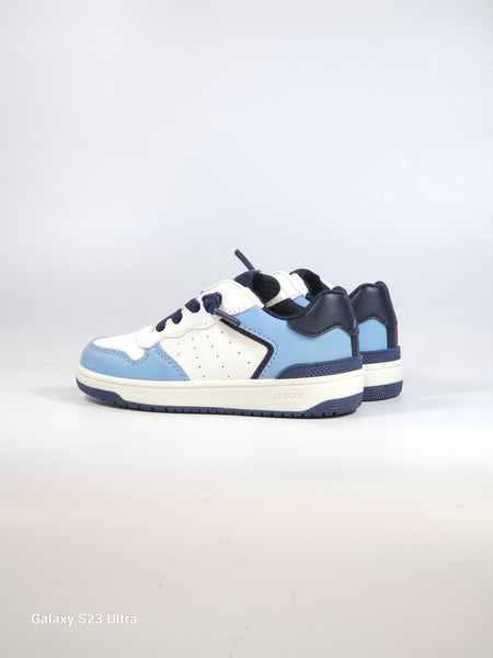 GEOX - SCARPA SNEAKERS PER BAMBINI BIANCA E BLU JEANS CON LACCI IN ELASTICO J45LQB