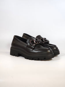 KEYS - MOCASSINO IN PELLE NERA CON CATENA NERA E ARGENTO OPACO PER DONNA K10033