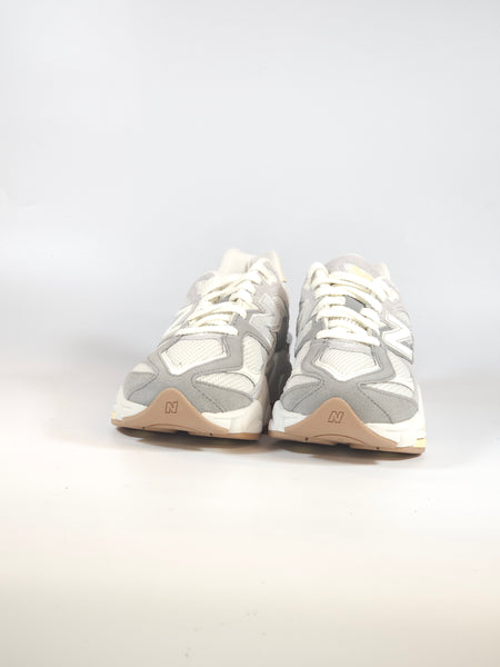 NEW BALANCE - SCARPA DA GINNASTICA 9060 UNISEX MODA BIANCA E GRIGIA AB