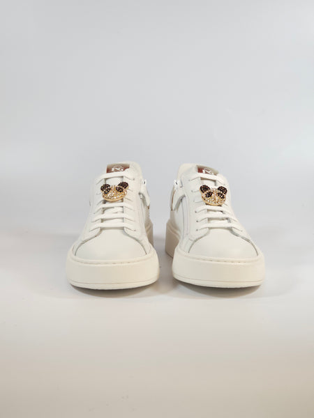 NERO GIARDINI - SCARPA SNEAKERS IN PELLE BIANCA CON DETTAGLI DORATI LAMINATI E DETTAGLI IN STRASS, CON ZIP INTERNA PER RAGAZZA E533250