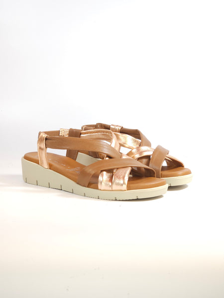 KAMMI - SANDALO CUOIO E CIPRIA IN PELLE MORBIDA TUBOLARE CON ZEPPA DI 3.5 CM PER DONNA MC3462