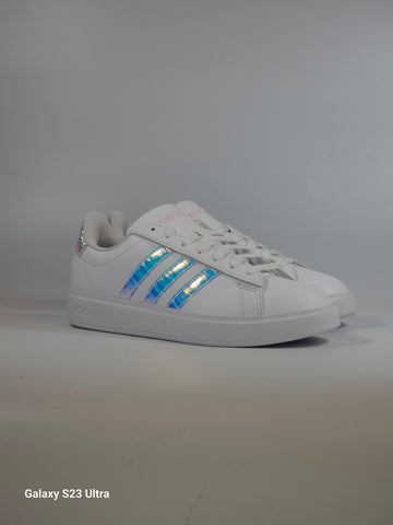 ADIDAS - SCARPA DA GINNASTICA PER DONNA BIANCA CON DETTAGLI IRIDESCENTI GRAND COURT 2.0 ID2989