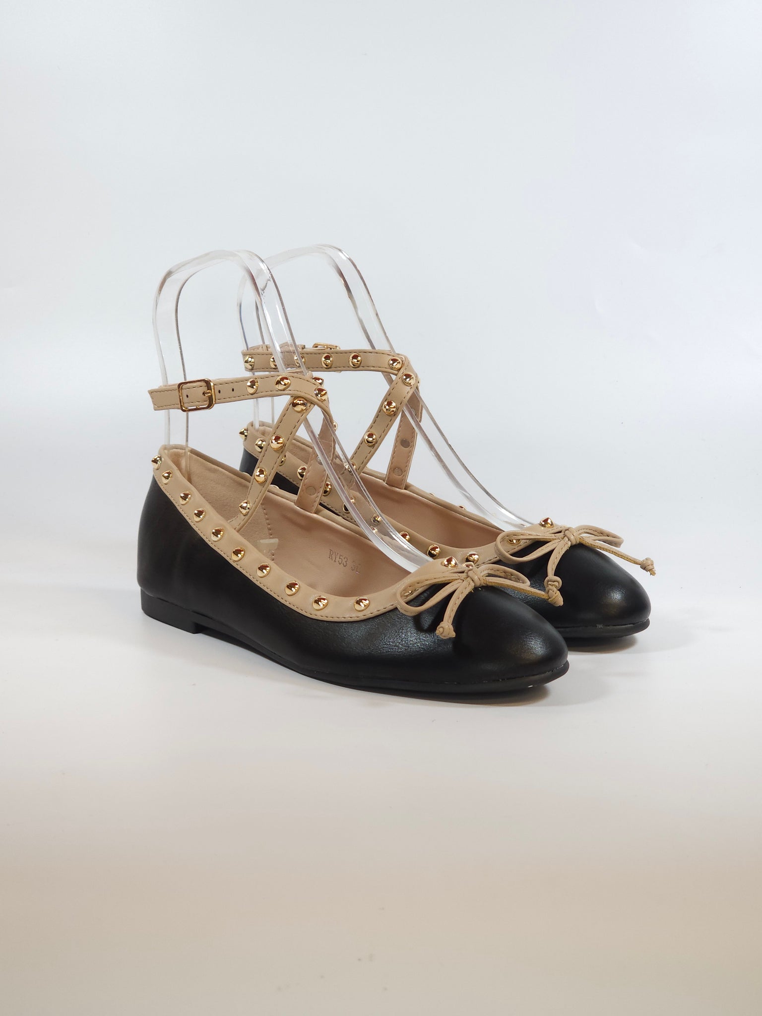 dalzoppo.it - BALLERINA NERA CON CINTURINO E DETTAGLI BEIGE CON BORCHIE DORATE RY53
