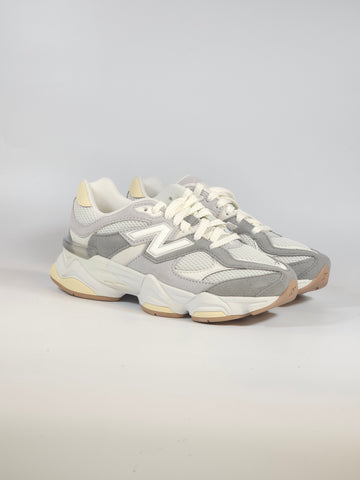 NEW BALANCE - SCARPA DA GINNASTICA 9060 UNISEX MODA BIANCA E GRIGIA AB