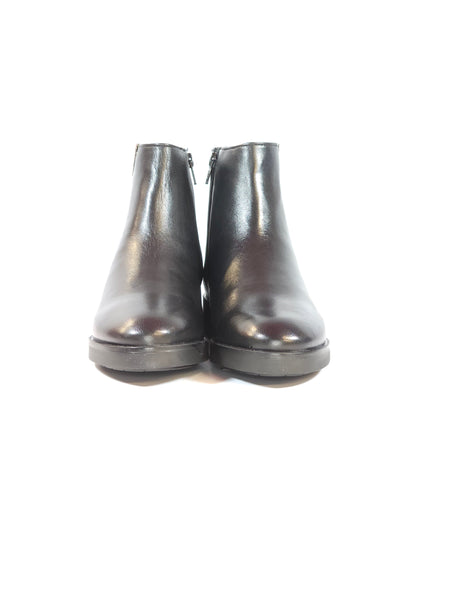 KAMMI - STIVALETTO IN PELLE MORBIDA NERA CON V E ZIP INTERNA NORA24