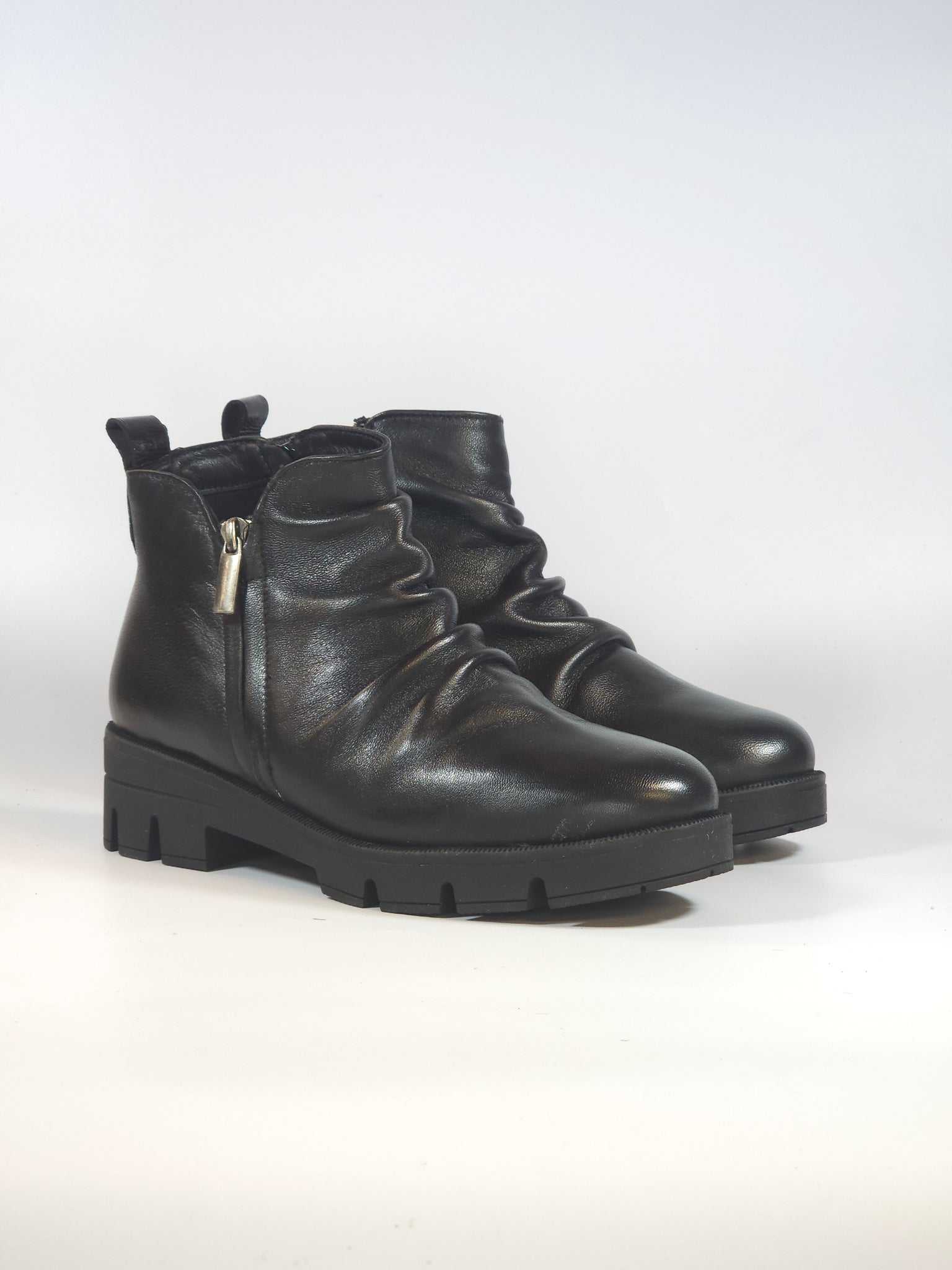 KAMMI - STIVALETTO IN PELLE NERA MORBIDA CON ZIP INTERNA PER DONNA FLEX03K
