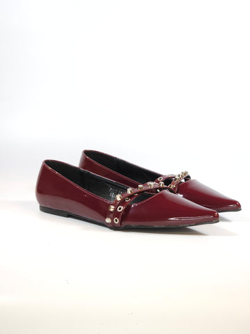 dalzoppo.it - SCARPA IN VERNICE BORDEAUX BALLERINA A PUNTA CON BORCHIE ARGENTATE 2757