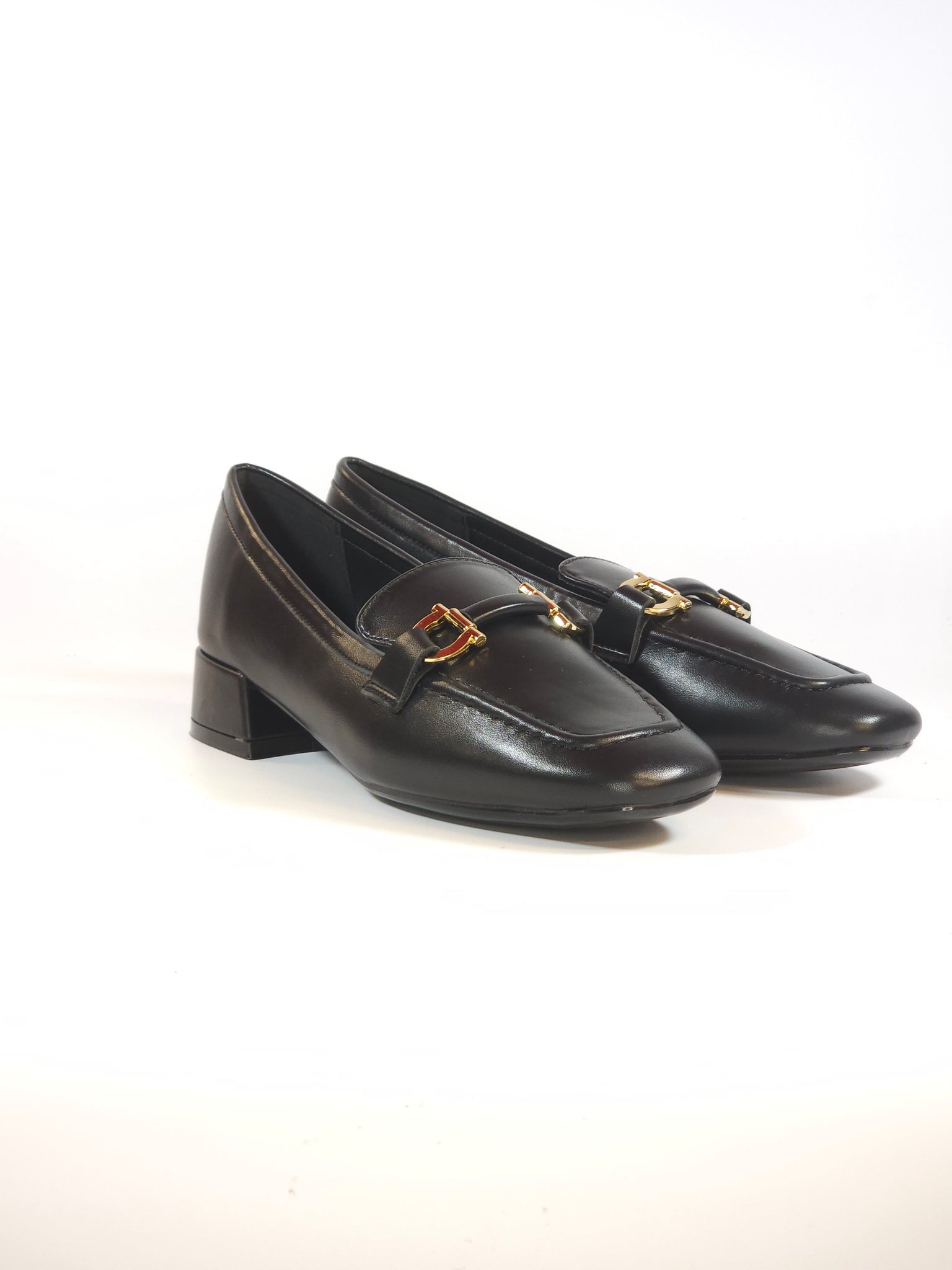 V. - MOCASSINO IN PELLE NERA CON MORSETTO DORATO, CON TACCO DI 3 CM E SOTTOPIElDE IMBOTTITO MORBIDO YD05-12A