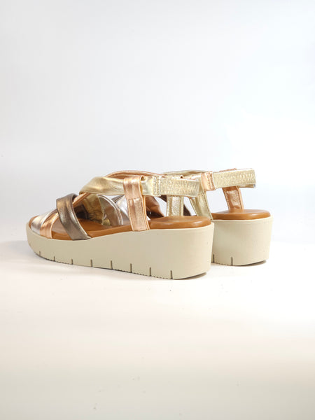 KAMMI - SANDALO LAMINATO ORO, ARGENTO E ROSA IN PELLE MORBIDA TUBOLARE CON ZEPPA DI 5 CM PER DONNA MC902