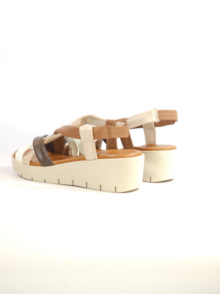 KAMMI - SANDALO MARRONE, BEIGE E BIANCO IN PELLE MORBIDA TUBOLARE CON ZEPPA DI 5 CM PER DONNA MC902