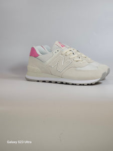 NEW BALANCE - SCARPA DA GINNASTICA 574 BIANCA CON DIETRO VERNICE ROSA PER DONNA 2BA