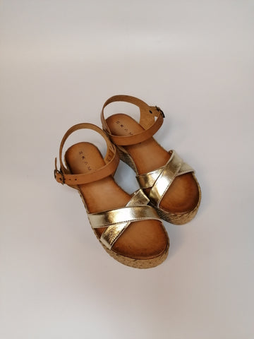 KAMMI - SANDALO DONNA CUOIO E DORATO CON ZEPPA DI 6CM 730