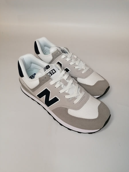 NEW BALANCE - SCARPA DA GINNASTICA UOMO 574 BIANCA E GRIGIA CON DETTAGLI NERI EAG