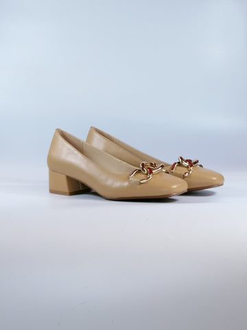 KEYS - SCARPA DECOLLETE BEIGE CON CATENA E TACCO QUADRATO DI 4 CM, CON PUNTA QUADRATA PER DONNA K7672