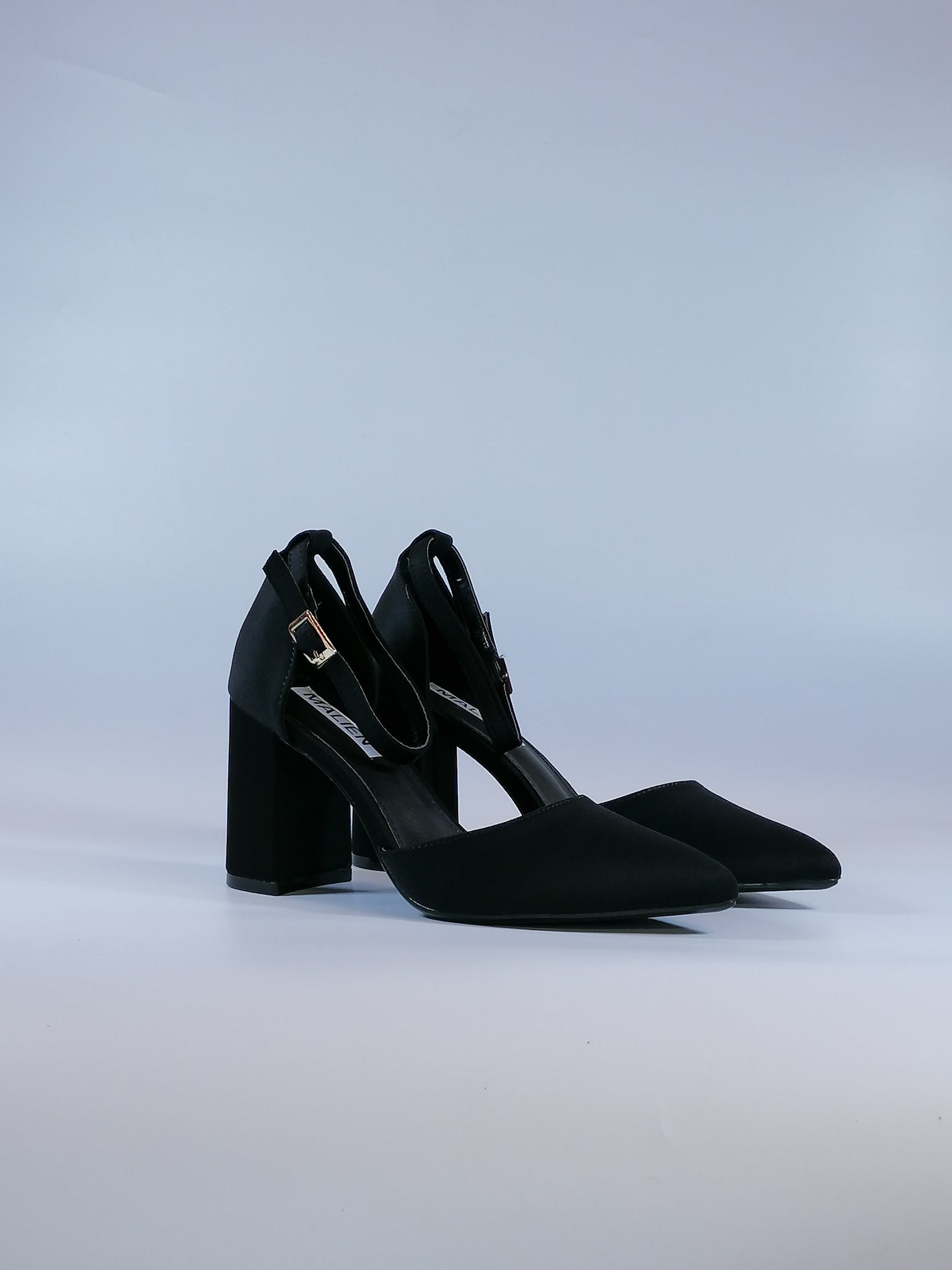 dalzoppo.it - SCARPA SPEZZATA IN RASO NERO CON CINTURINO PER DONNA CON PUNTA E TACCO 8CM BH2012