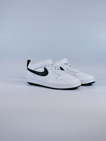 NIKE - SCARPA DA GINNASTICA BIANCA E NERA CON STRAPPO PER BAMBINI COURT BOROUGH LOW 2