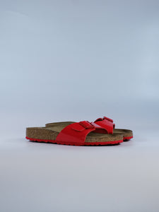 BIRKENSTOCK - CIABATTA MADRID PER DONNA IN VERNICE ROSSA CHERRY CON PLANTARE E SUOLA ROSSA