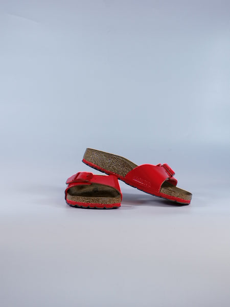 BIRKENSTOCK - CIABATTA MADRID PER DONNA IN VERNICE ROSSA CHERRY CON PLANTARE E SUOLA ROSSA