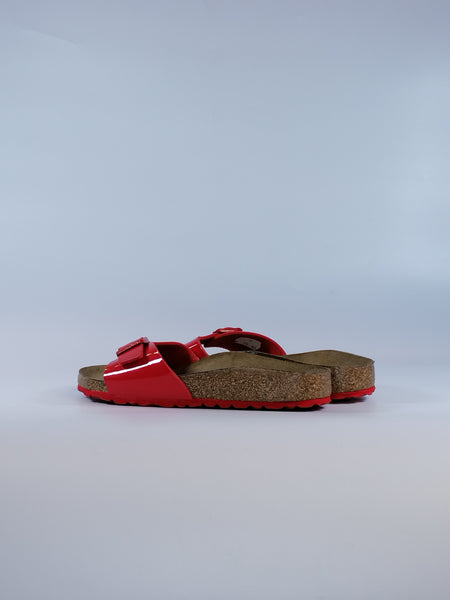 BIRKENSTOCK - CIABATTA MADRID PER DONNA IN VERNICE ROSSA CHERRY CON PLANTARE E SUOLA ROSSA